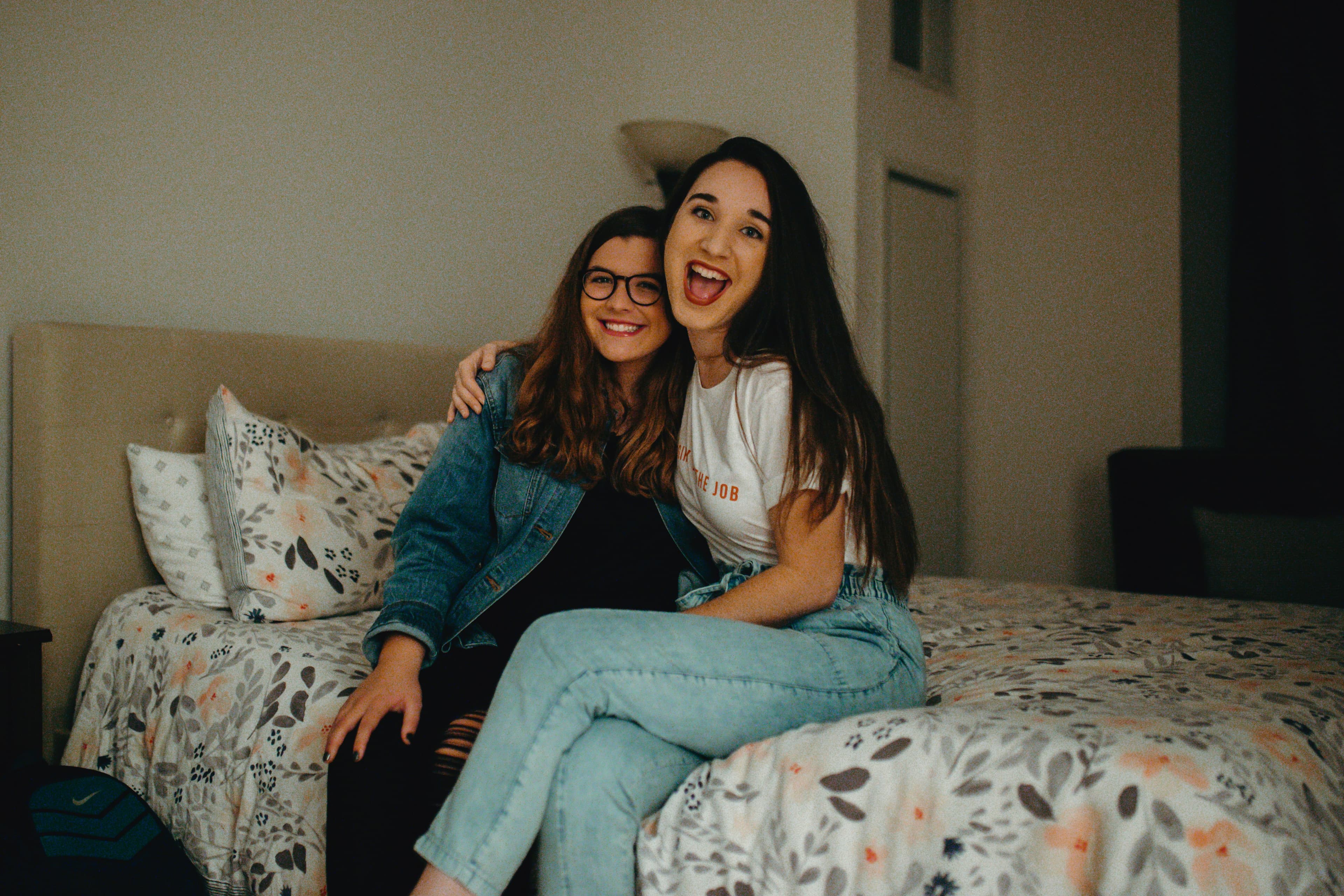 Estudiantes encontrando grupo de piso con GoFlatt